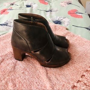 Dansko Aged Bronze Booties Delphina 42